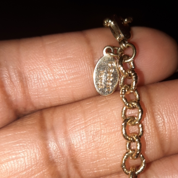 Robert Verdi Flower Necklace - Picture 3 of 3